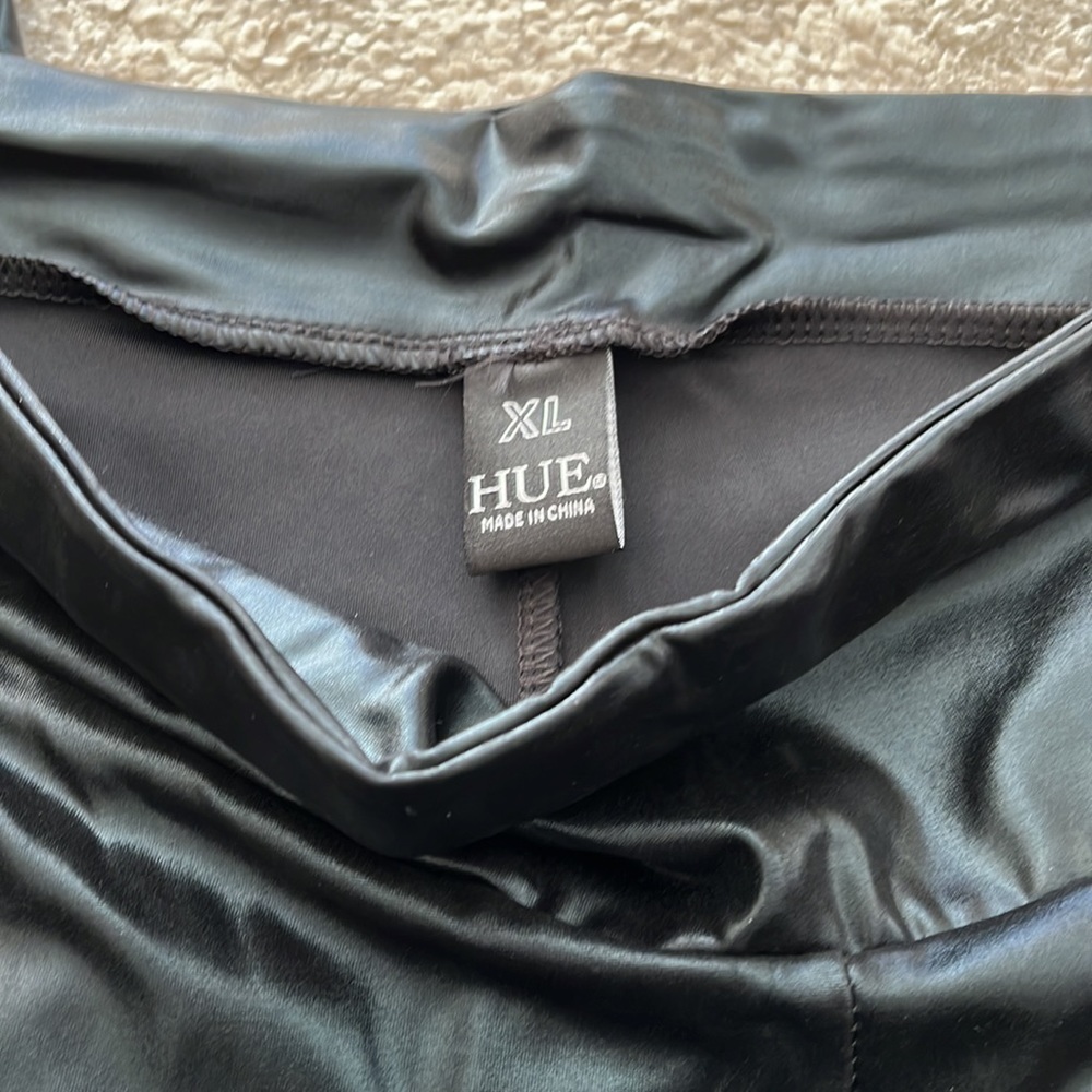 Hue Gloss Leggings Black NWT - Picture 3 of 4